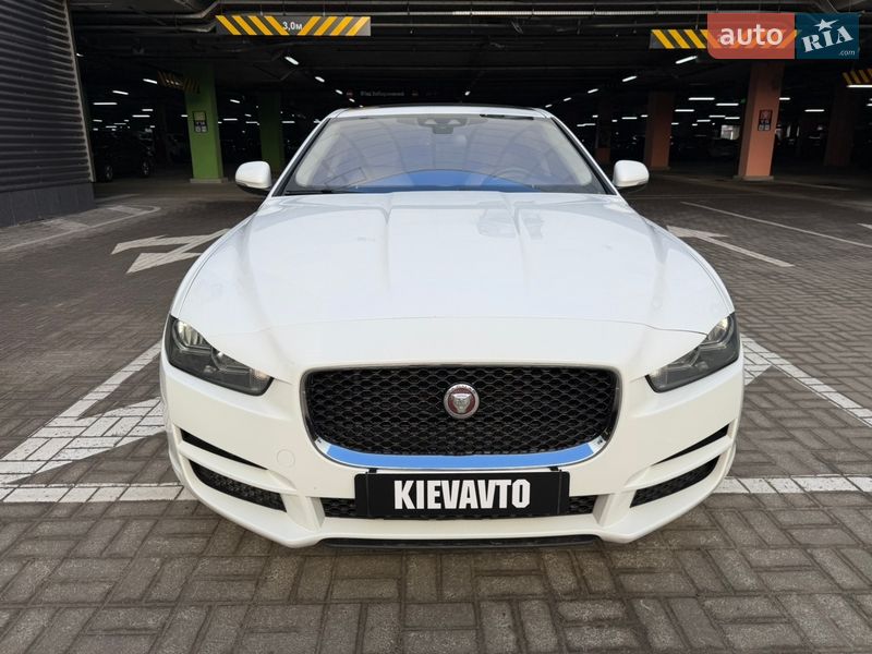 Седан Jaguar XE 2016 в Киеве