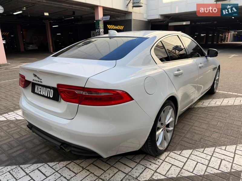 Седан Jaguar XE 2016 в Киеве