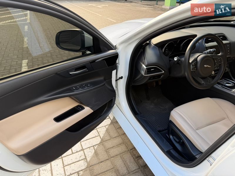 Седан Jaguar XE 2016 в Киеве