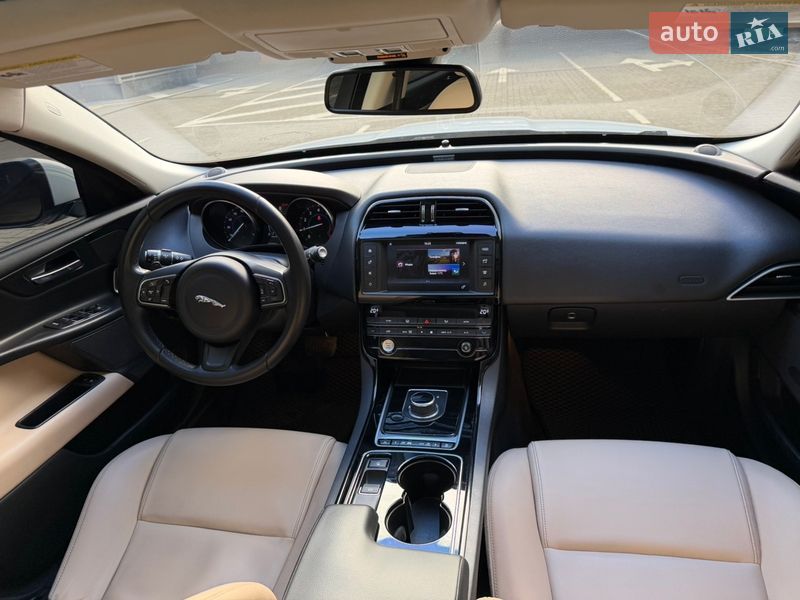 Седан Jaguar XE 2016 в Киеве
