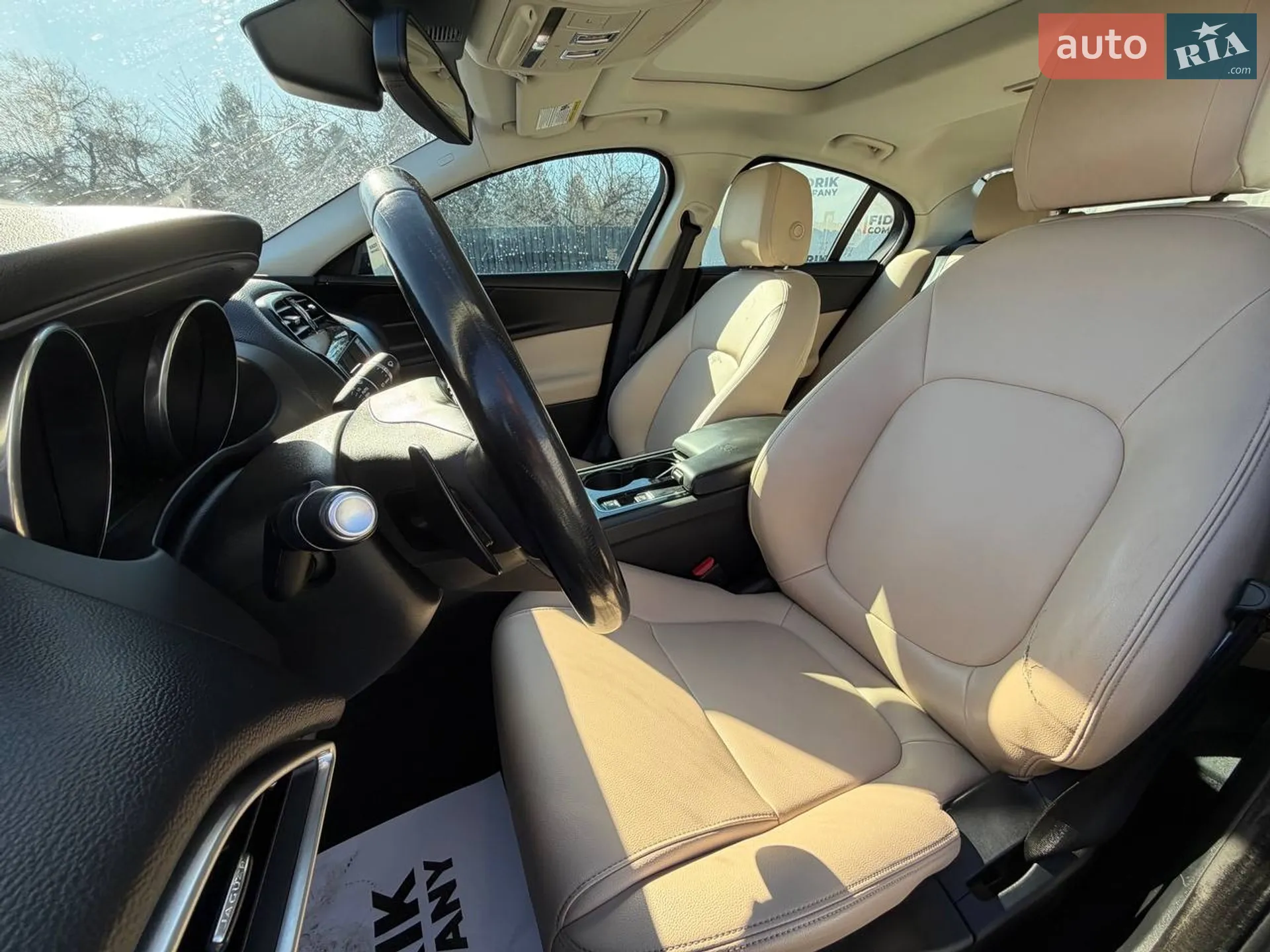 2016 Jaguar XE - мініатюра 11