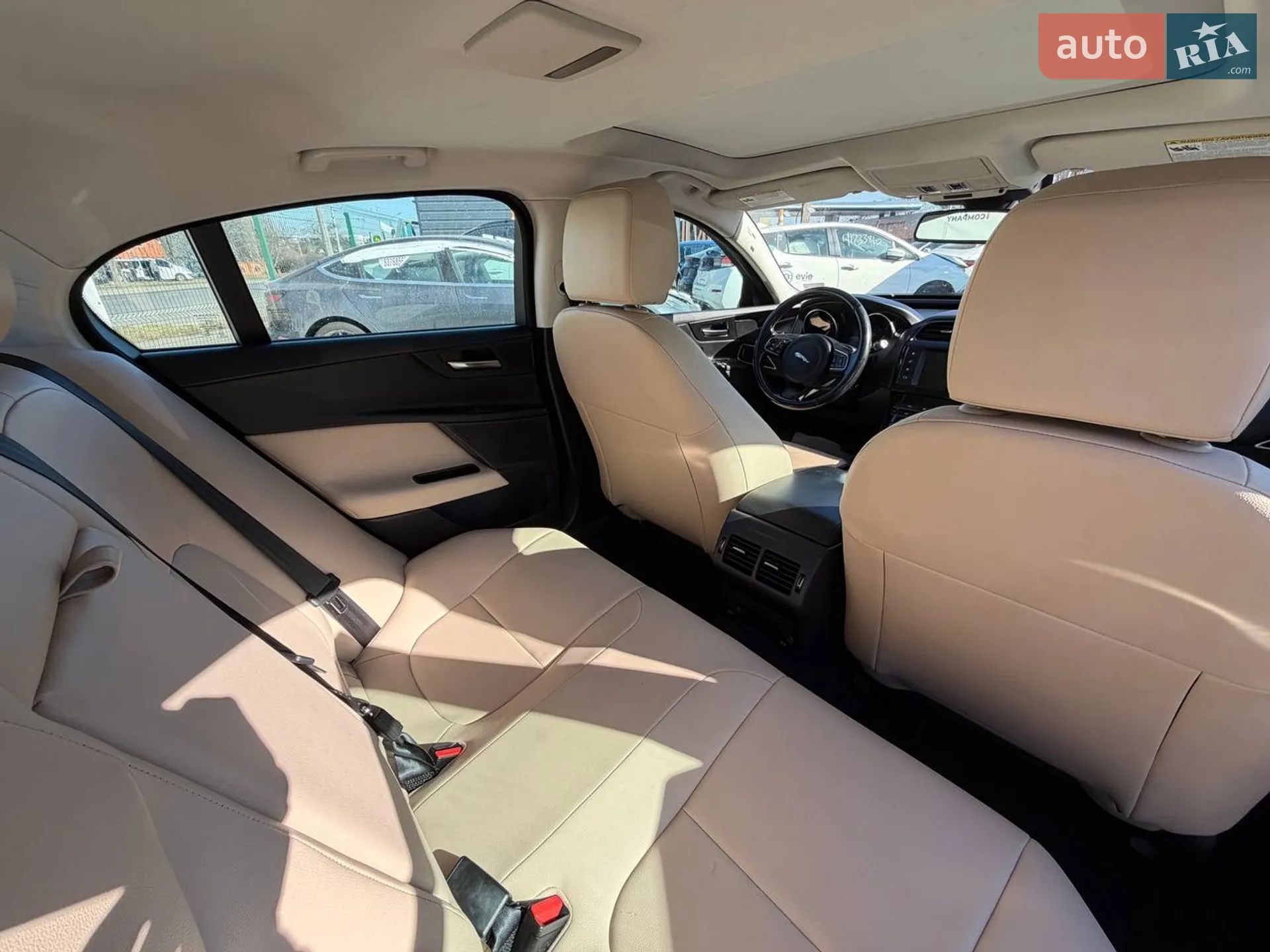 2016 Jaguar XE - мініатюра 15
