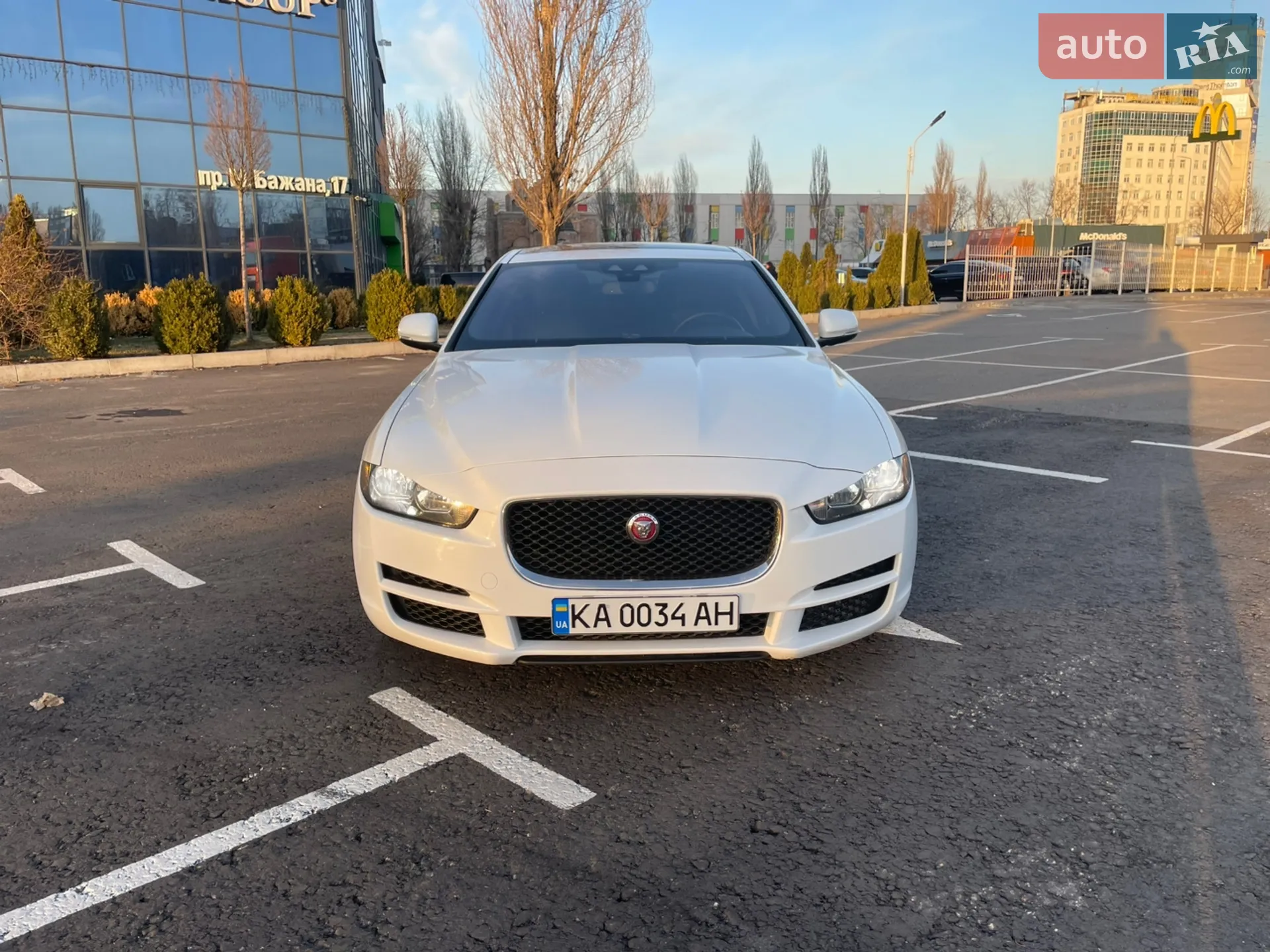 2017 Jaguar XE - мініатюра 2