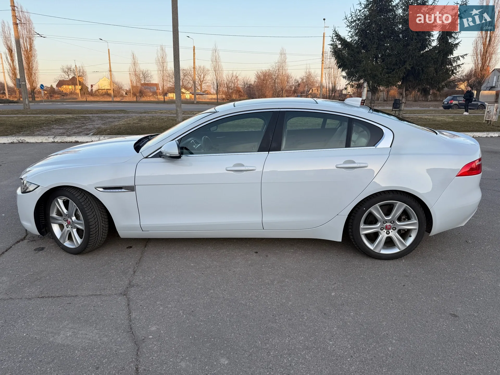 2016 Jaguar XE - мініатюра 8