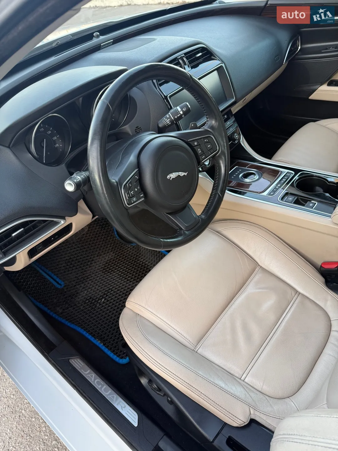 2016 Jaguar XE - мініатюра 12