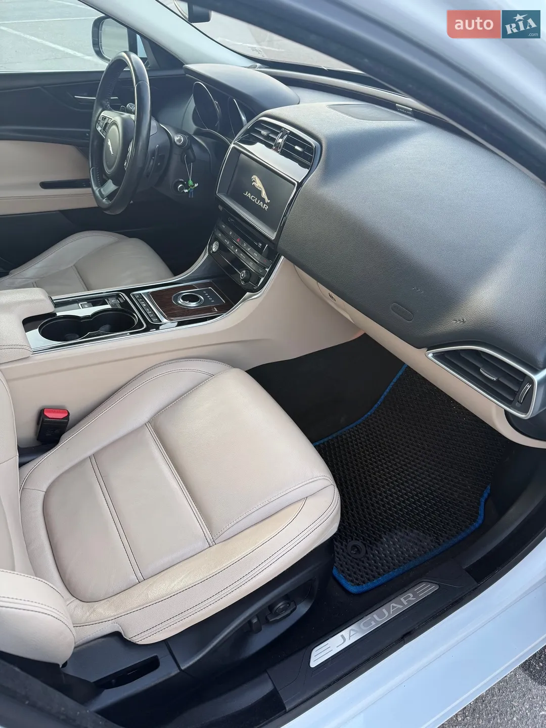2016 Jaguar XE - мініатюра 22