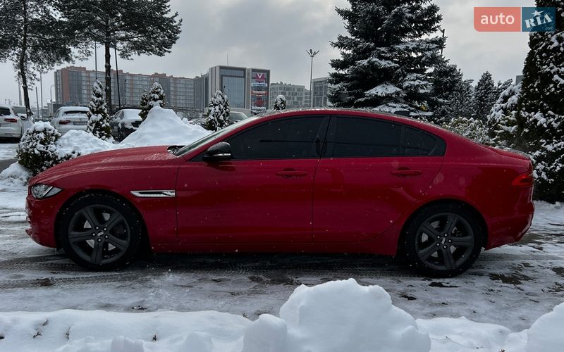 Седан Jaguar XE 2018 в Львове