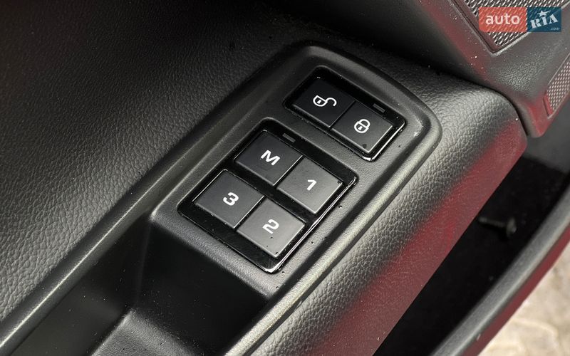 Седан Jaguar XE 2018 в Львове