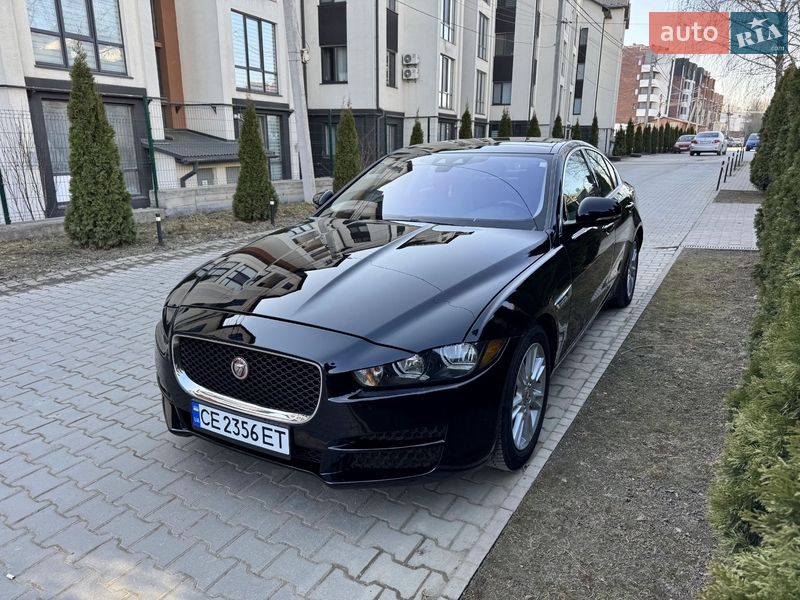 Седан Jaguar XE 2016 в Черновцах