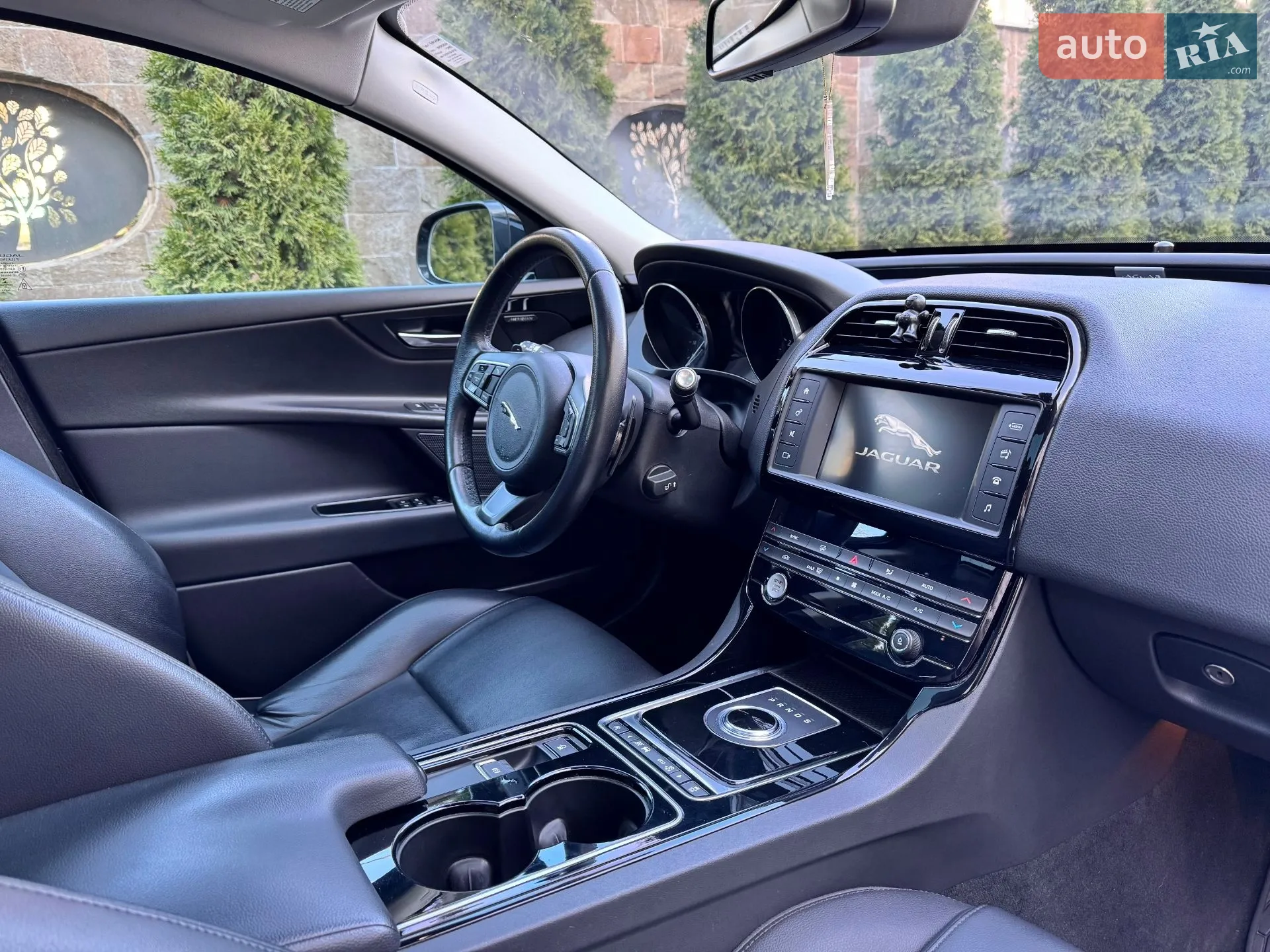 2016 Jaguar XE - мініатюра 14