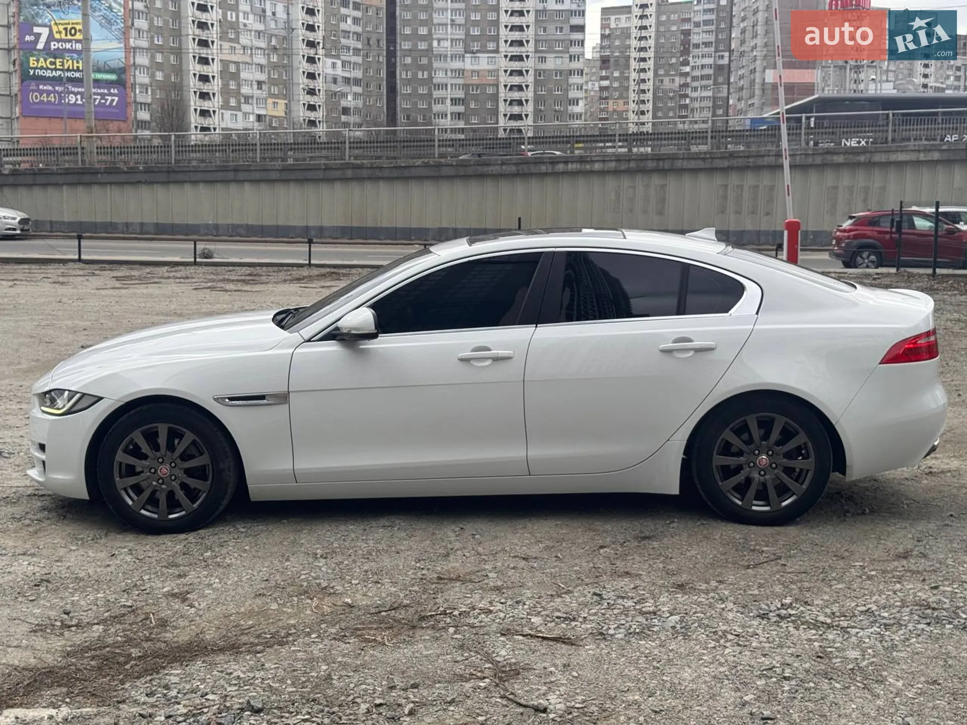 2015 Jaguar XE - мініатюра 8