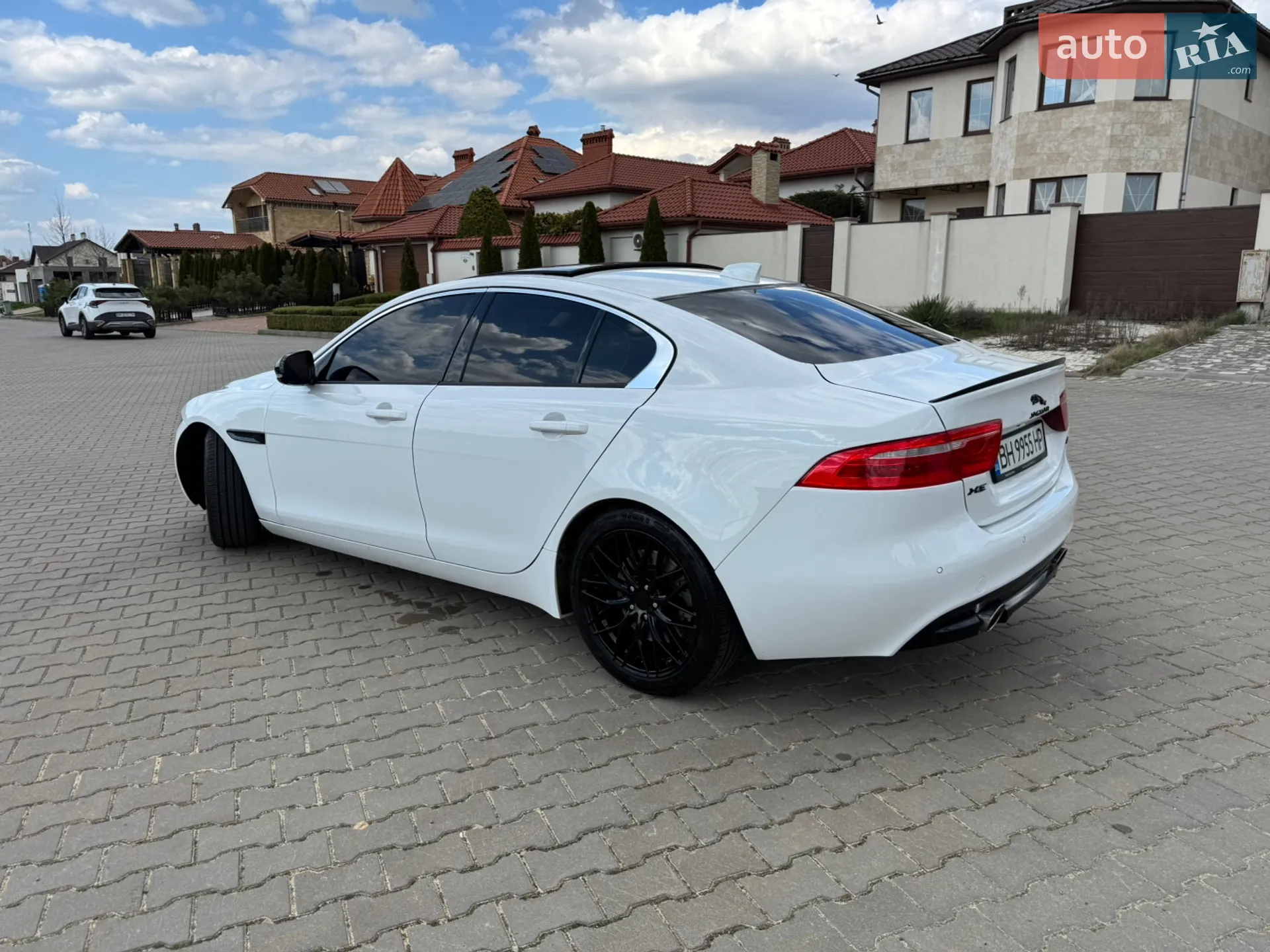 2018 Jaguar XE - мініатюра 4
