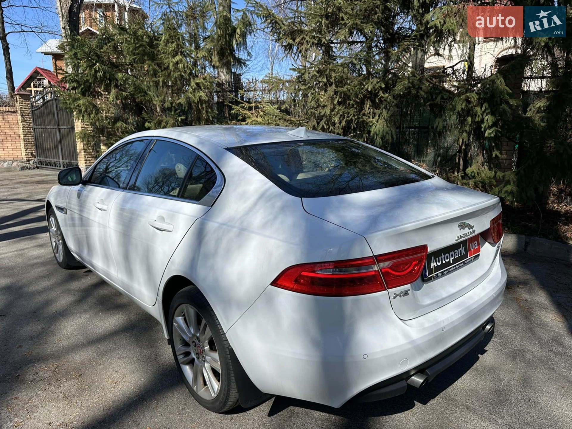 2015 Jaguar XE - мініатюра 4