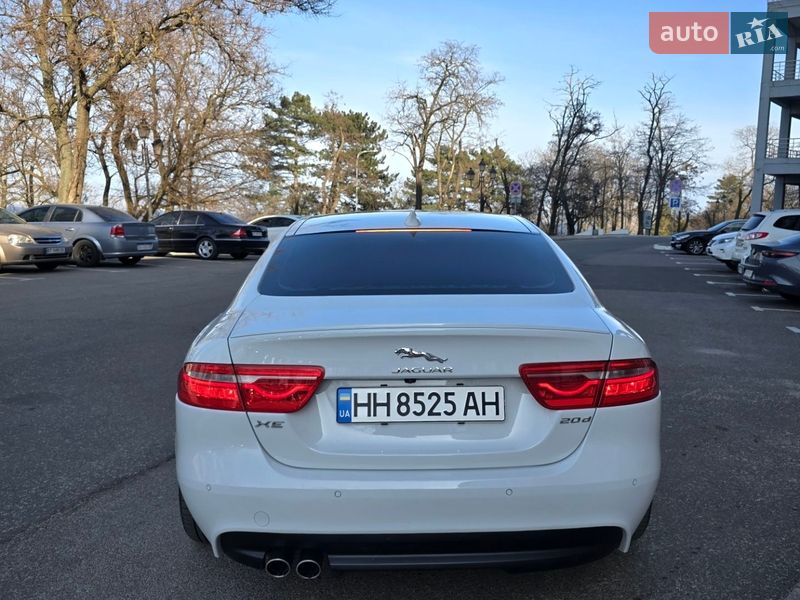 Седан Jaguar XE 2017 в Одесі