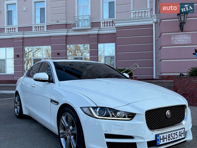 Седан Jaguar XE 2017 в Одесі
