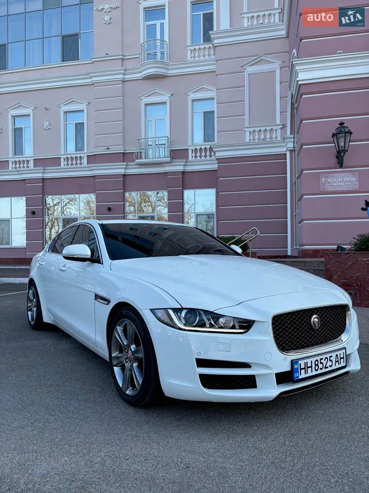 2017 Jaguar XE - мініатюра 20