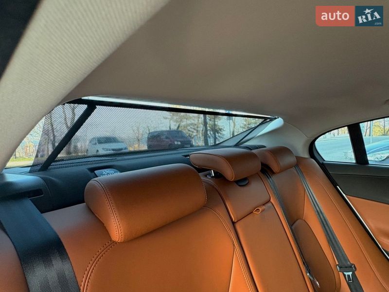 Седан Jaguar XE 2017 в Одесі