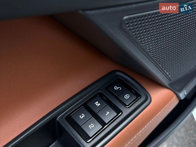 Седан Jaguar XE 2017 в Одесі