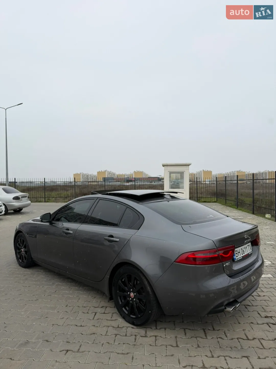 2015 Jaguar XE - мініатюра 3