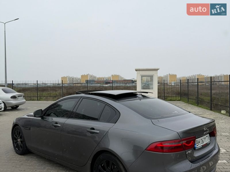 Седан Jaguar XE 2015 в Одесі