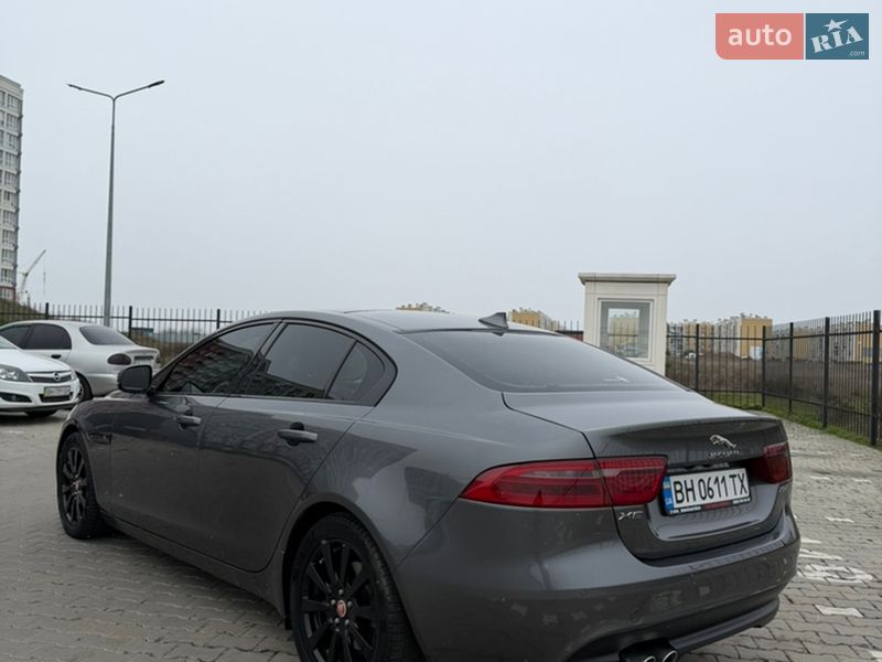 Седан Jaguar XE 2015 в Одесі
