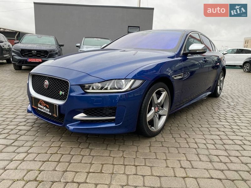 Седан Jaguar XE 2015 в Львові