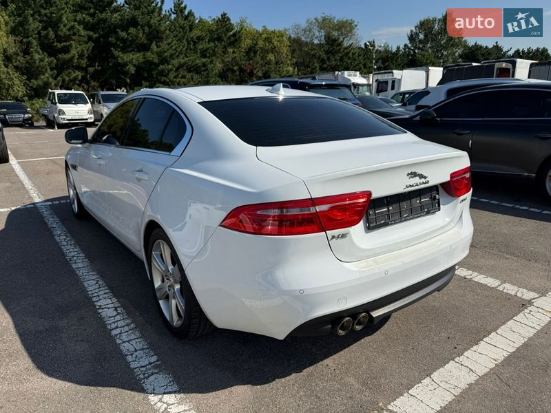 Седан Jaguar XE 2015 в Києві