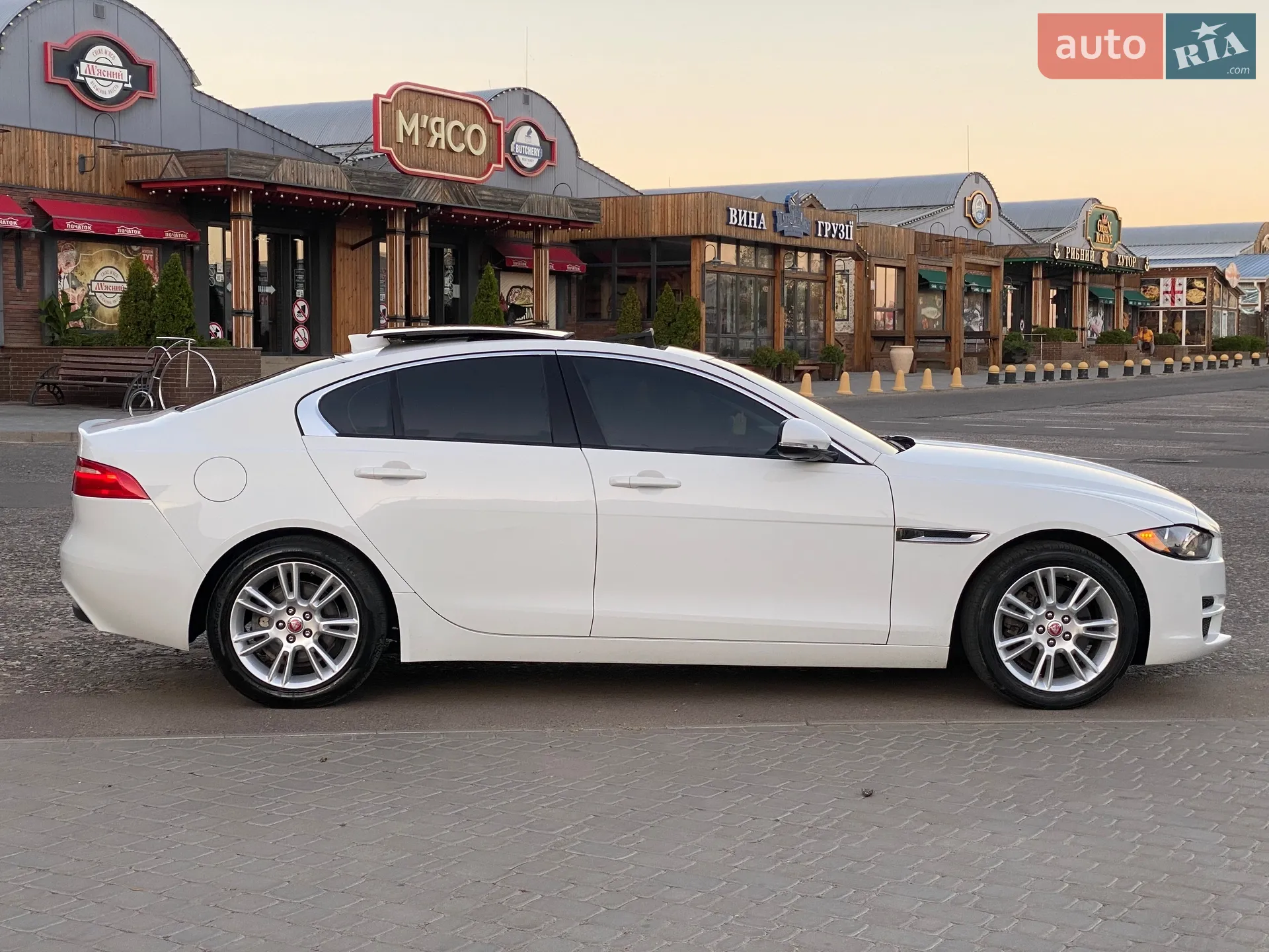 2016 Jaguar XE - мініатюра 7