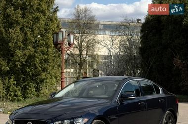 Седан Jaguar XE 2016 в Львове