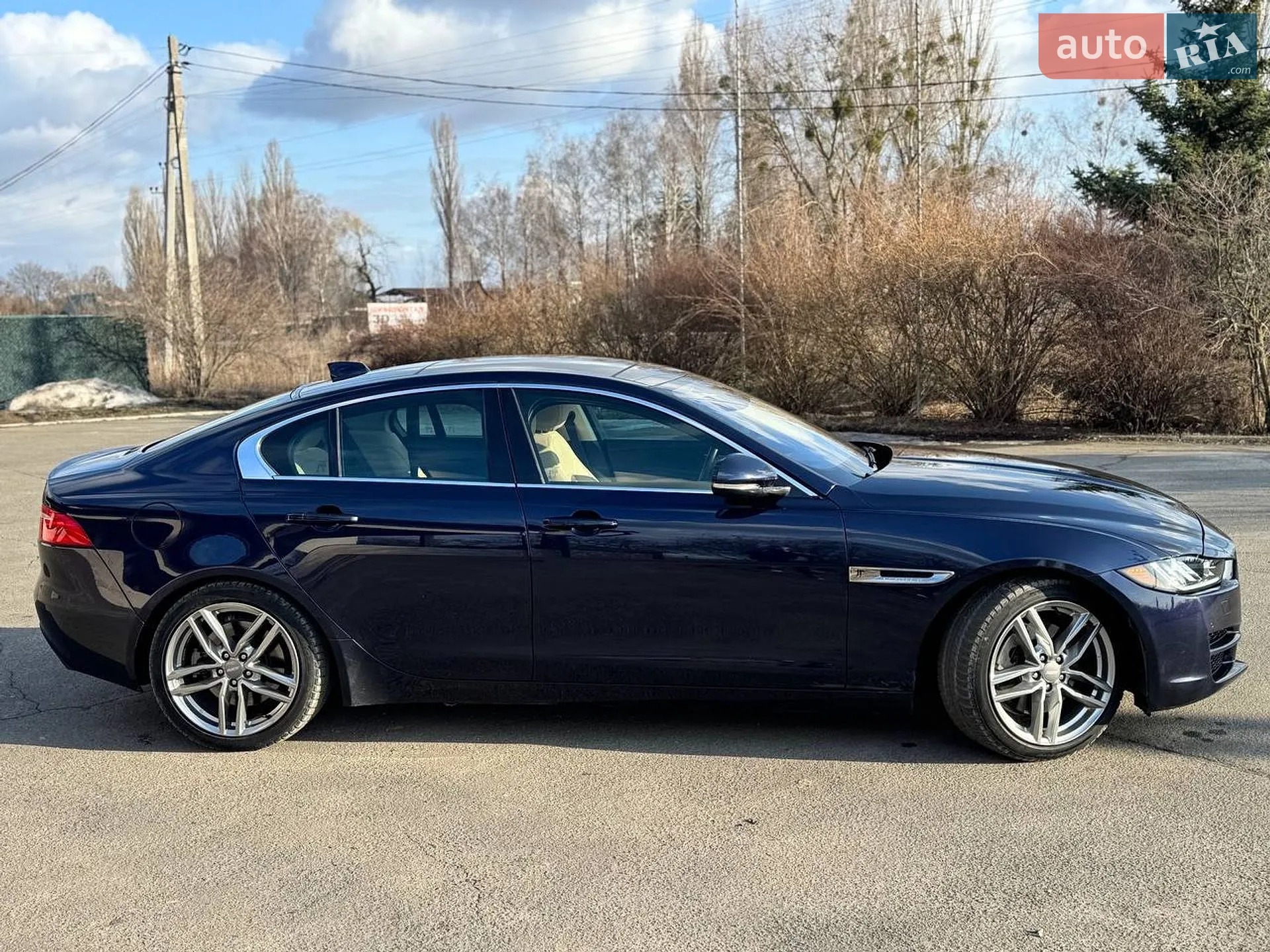 2016 Jaguar XE - мініатюра 4