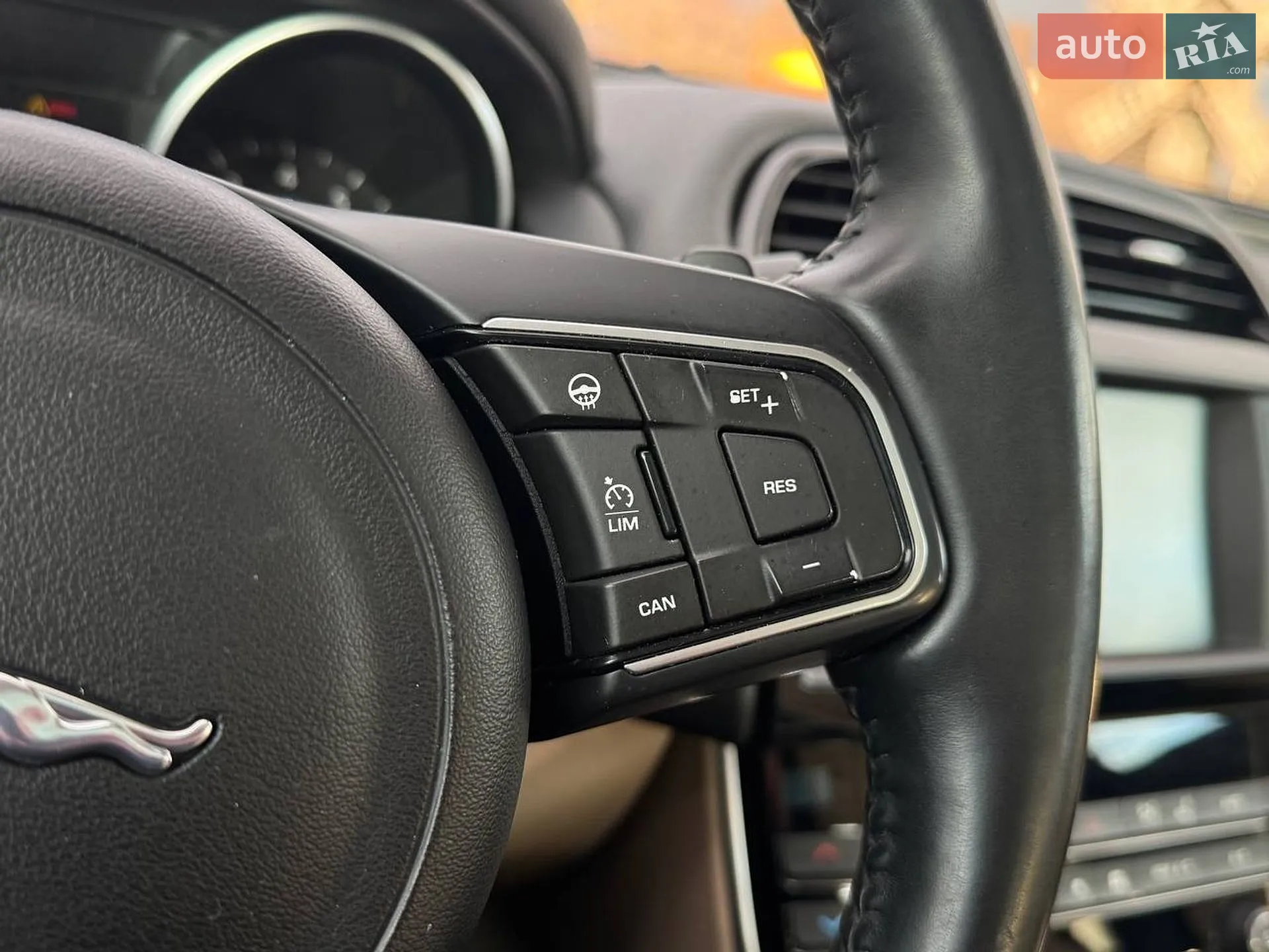 2016 Jaguar XE - мініатюра 37