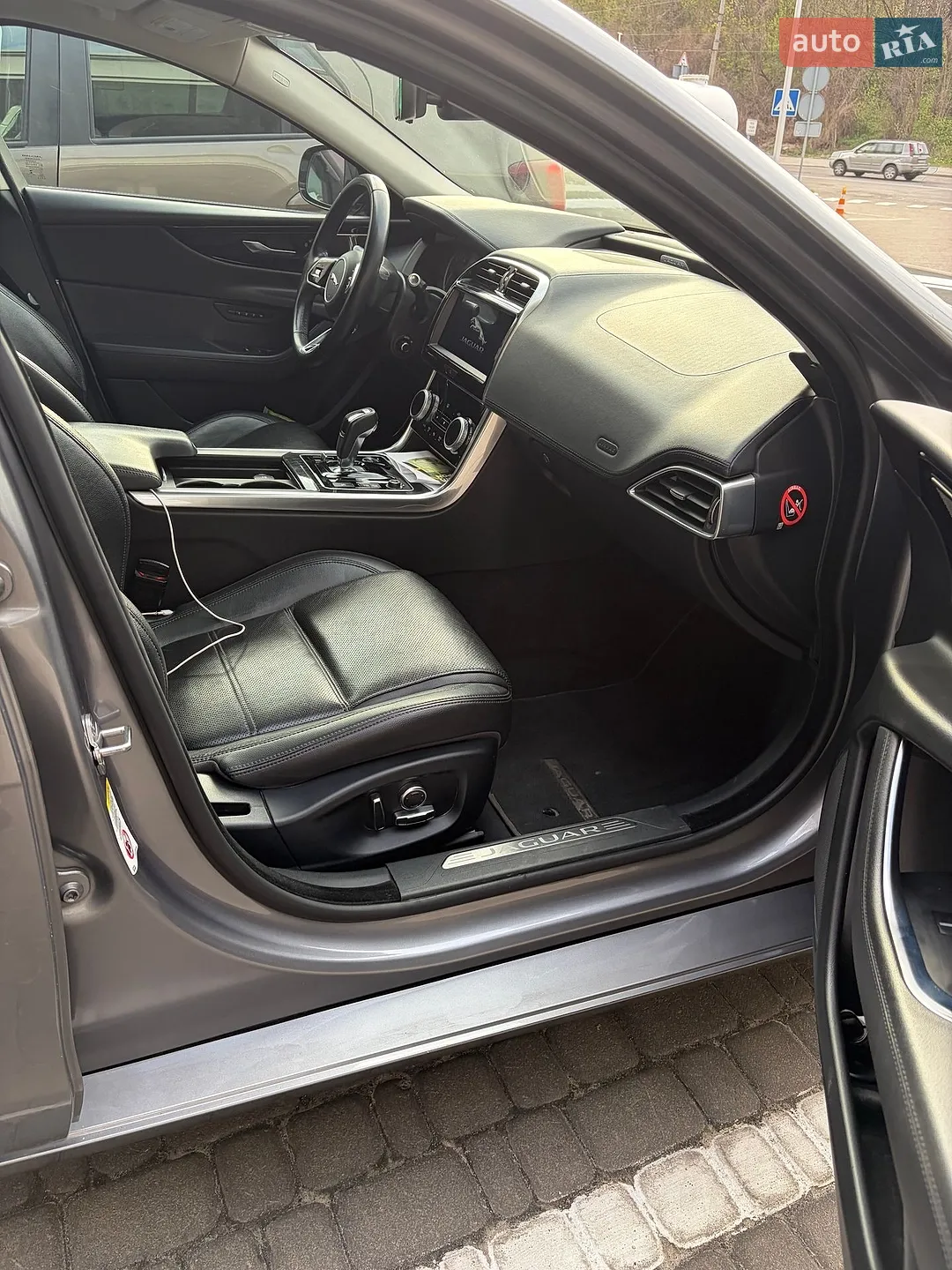 2019 Jaguar XE - мініатюра 14
