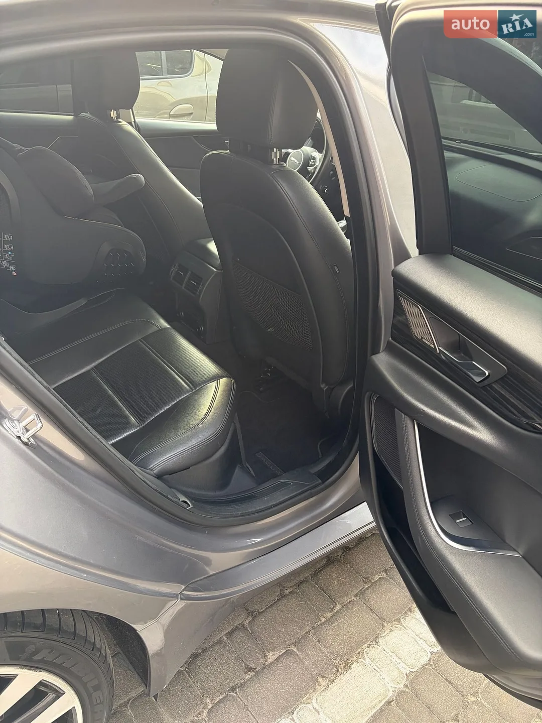 2019 Jaguar XE - мініатюра 16