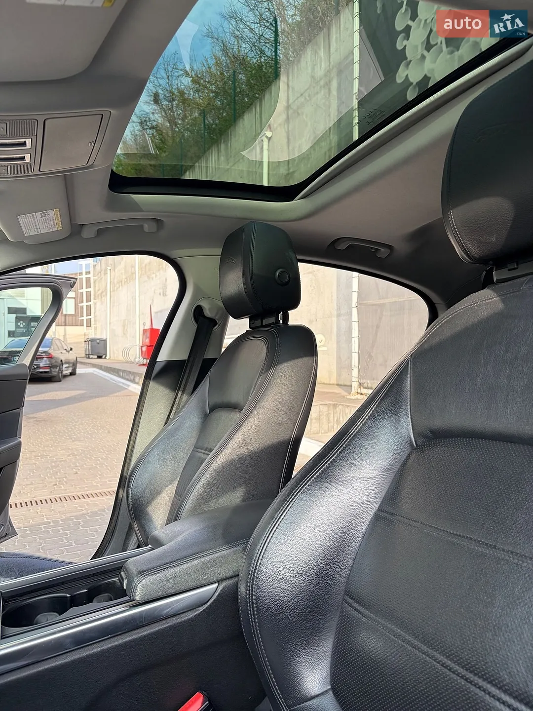 2019 Jaguar XE - мініатюра 30