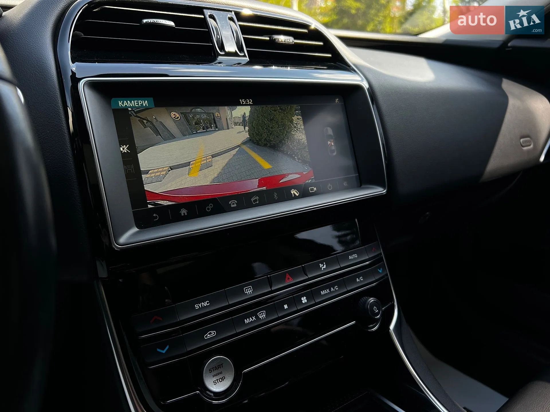2018 Jaguar XE - мініатюра 12