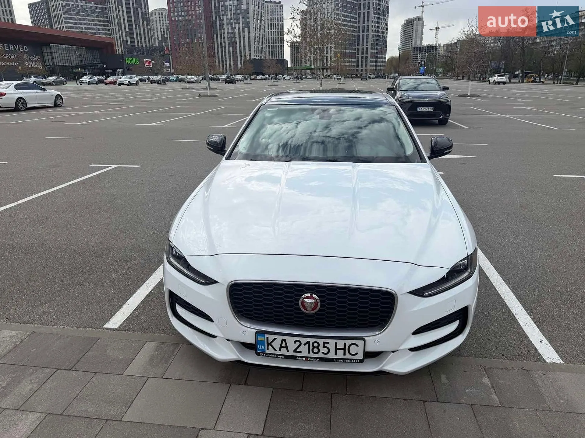 2020 Jaguar XE - мініатюра 4