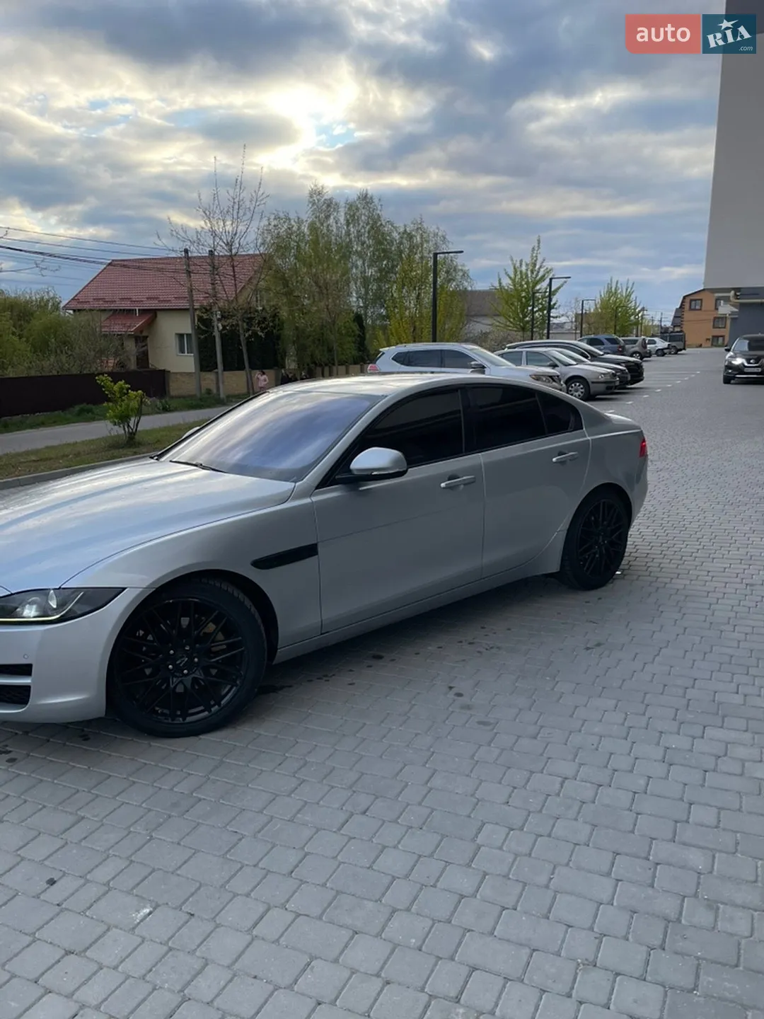 2016 Jaguar XE - мініатюра 2