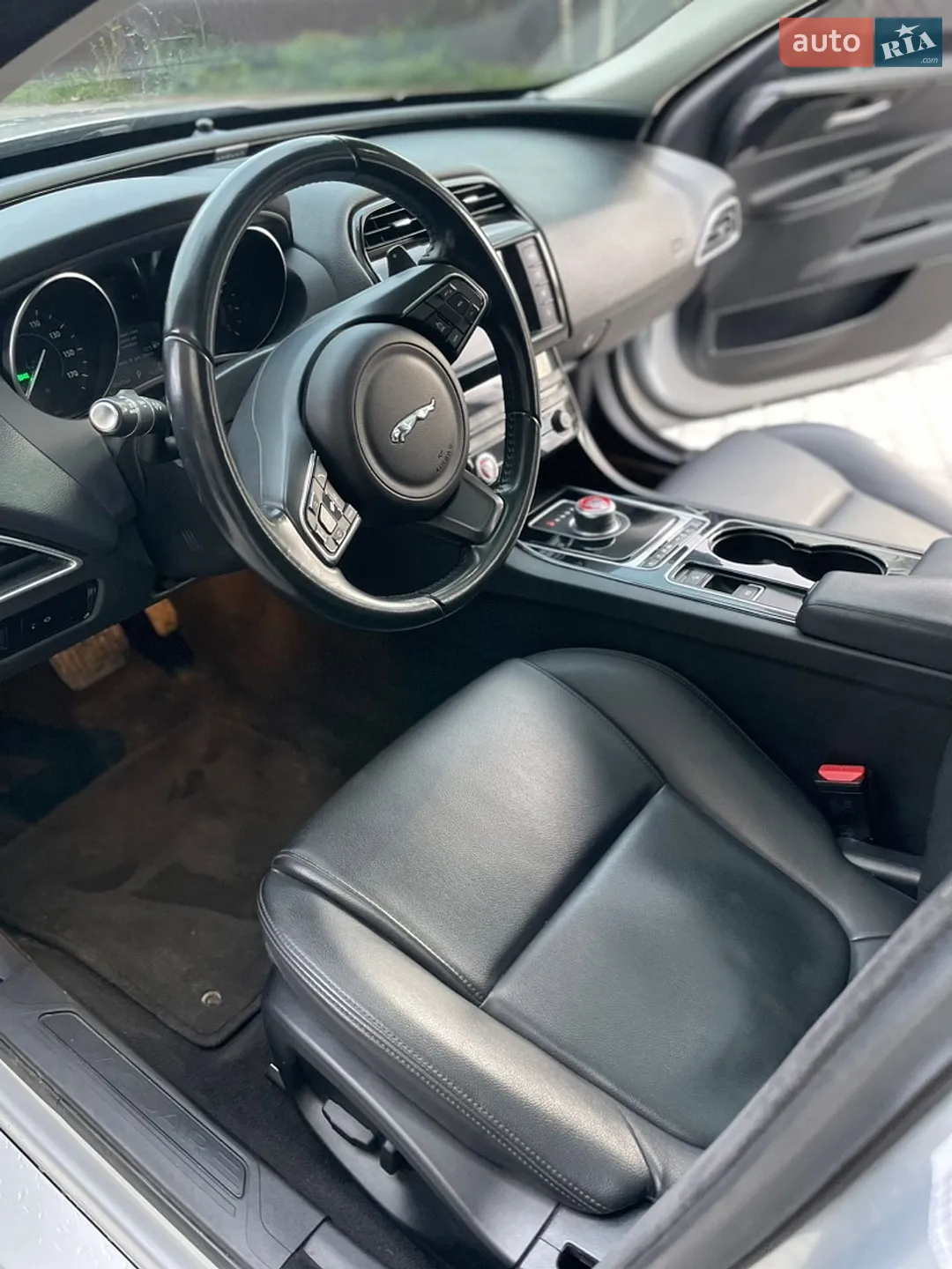2016 Jaguar XE - мініатюра 10