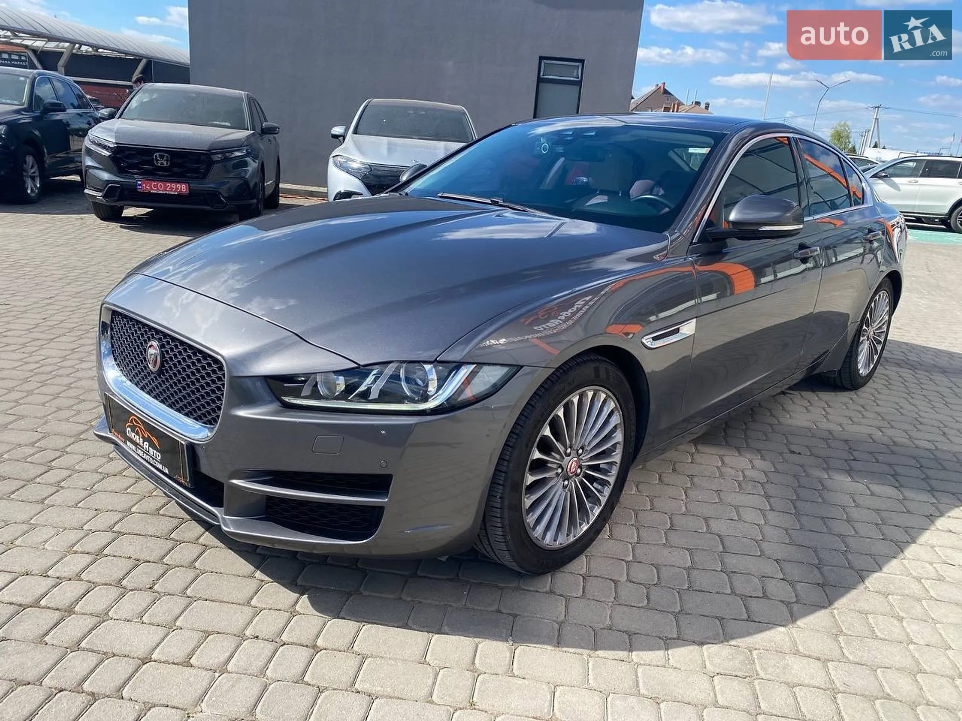 2015 Jaguar XE - мініатюра 3