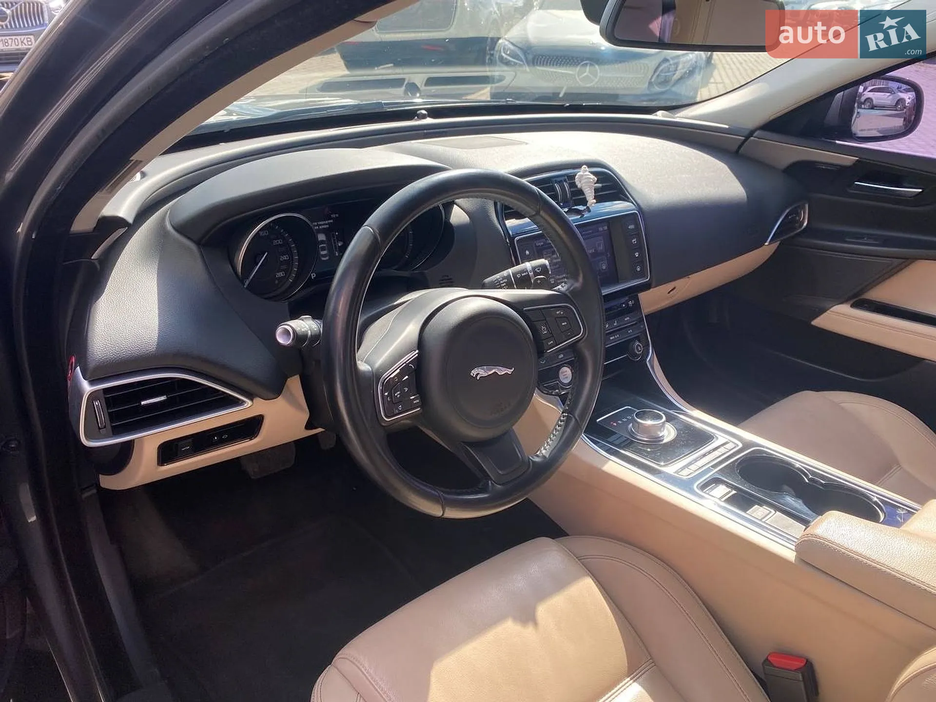 2015 Jaguar XE - мініатюра 11
