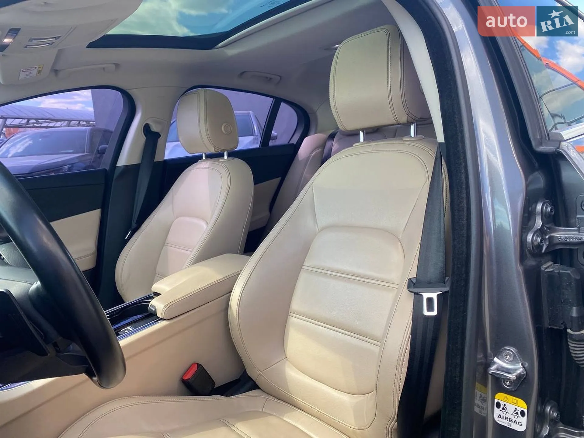 2015 Jaguar XE - мініатюра 18