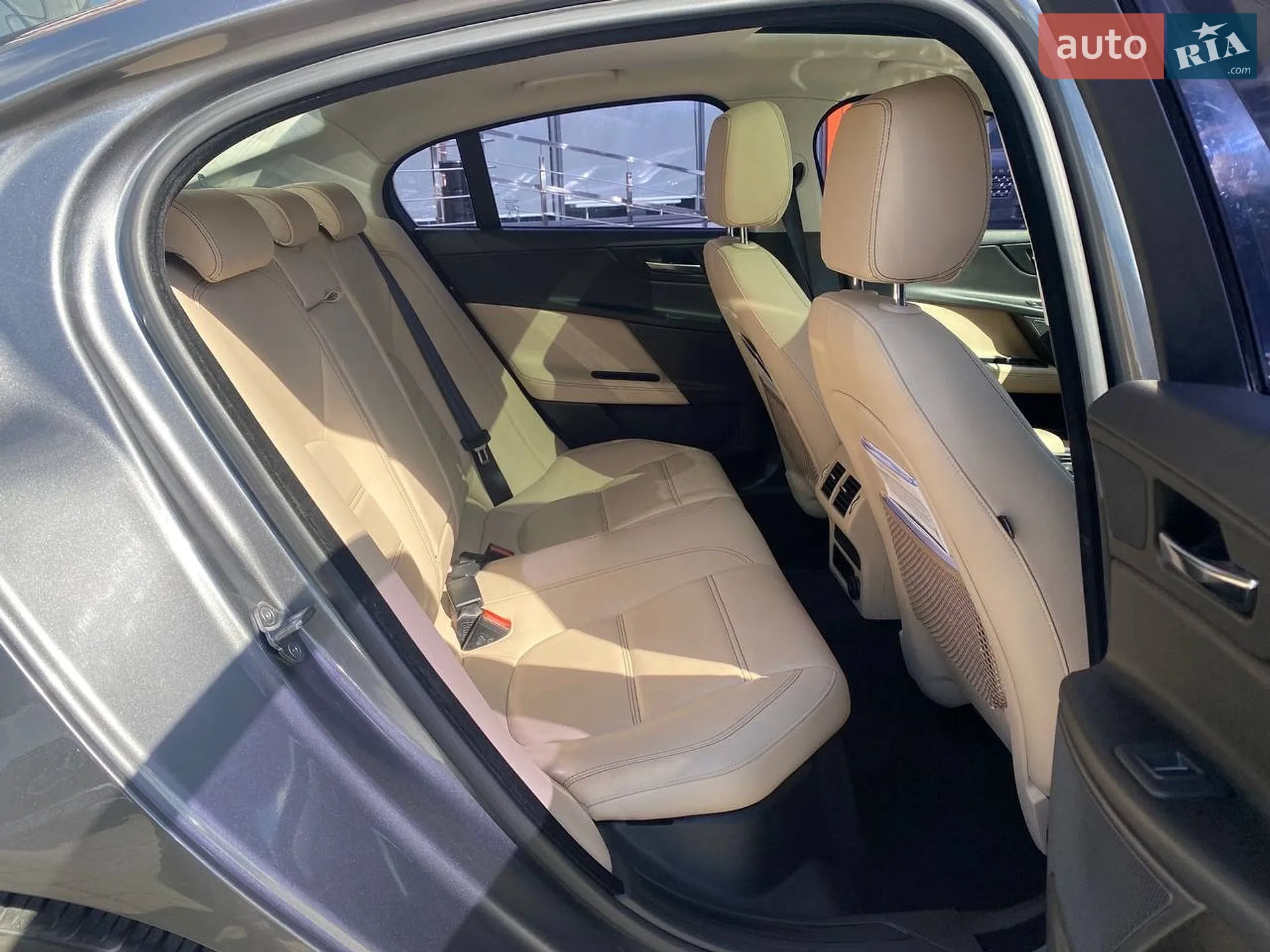 2015 Jaguar XE - мініатюра 21