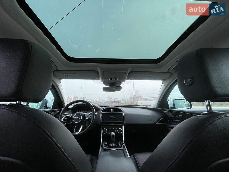 Седан Jaguar XE 2019 в Киеве