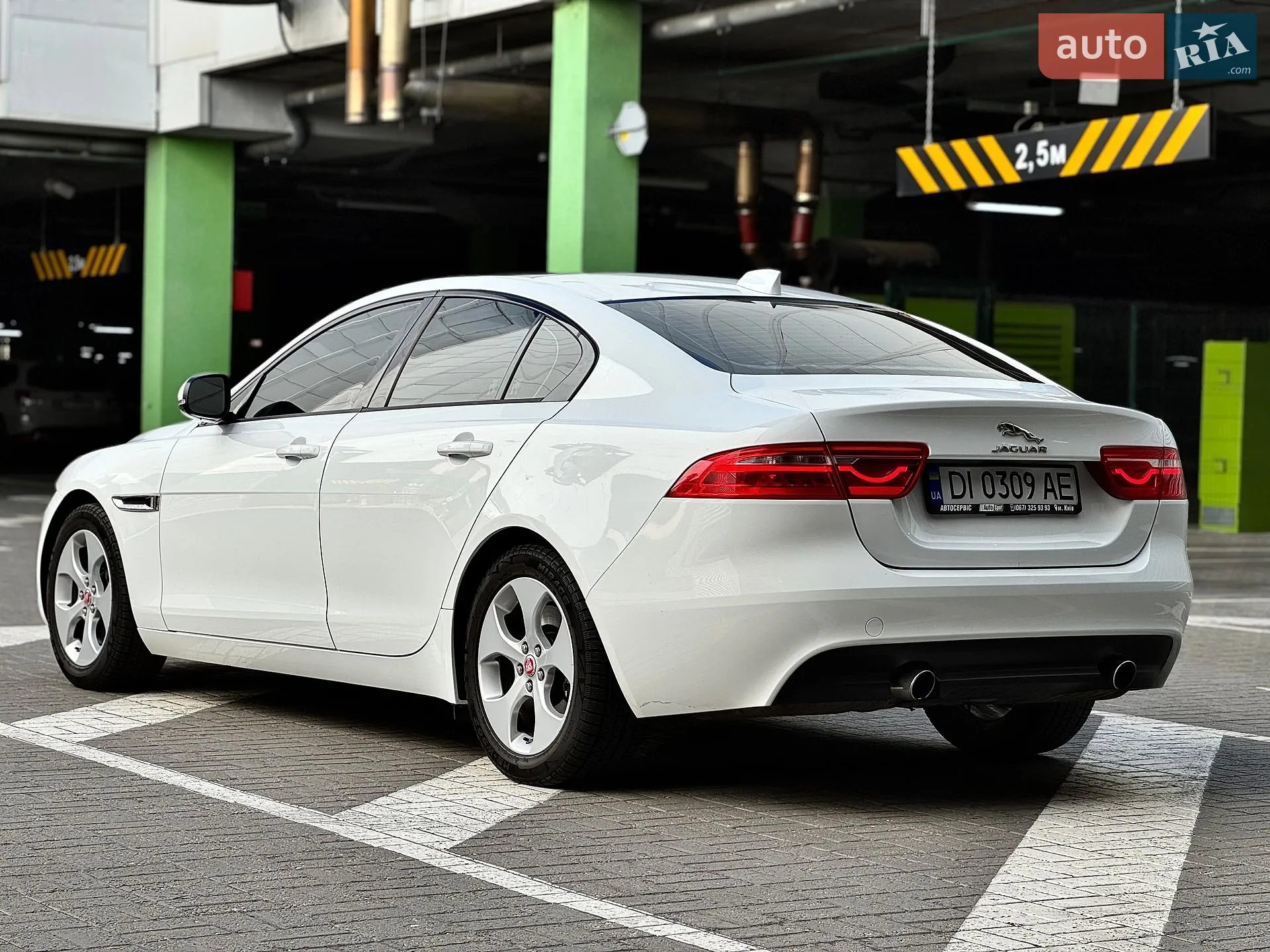 2016 Jaguar XE - мініатюра 14