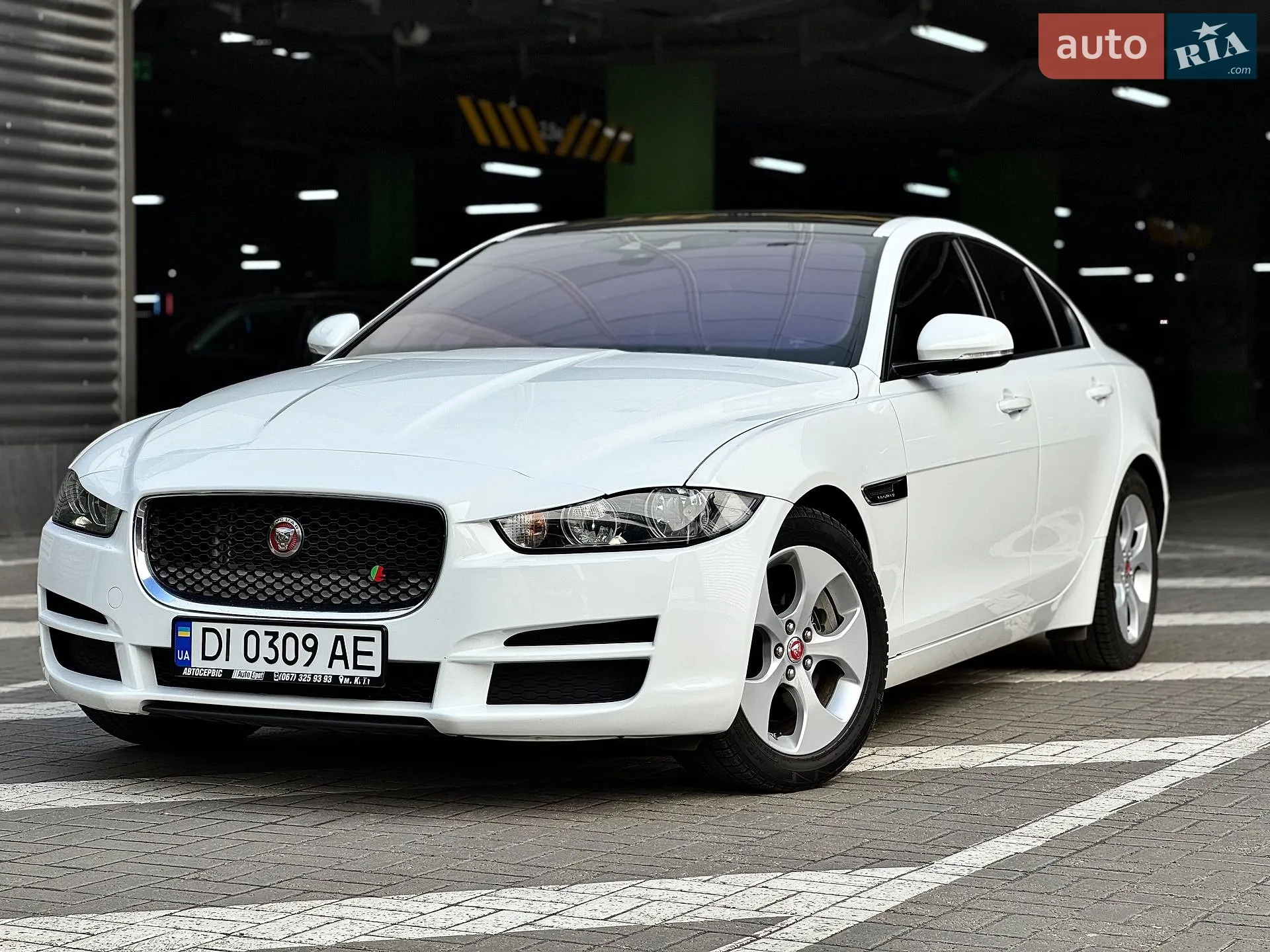 2016 Jaguar XE - мініатюра 27