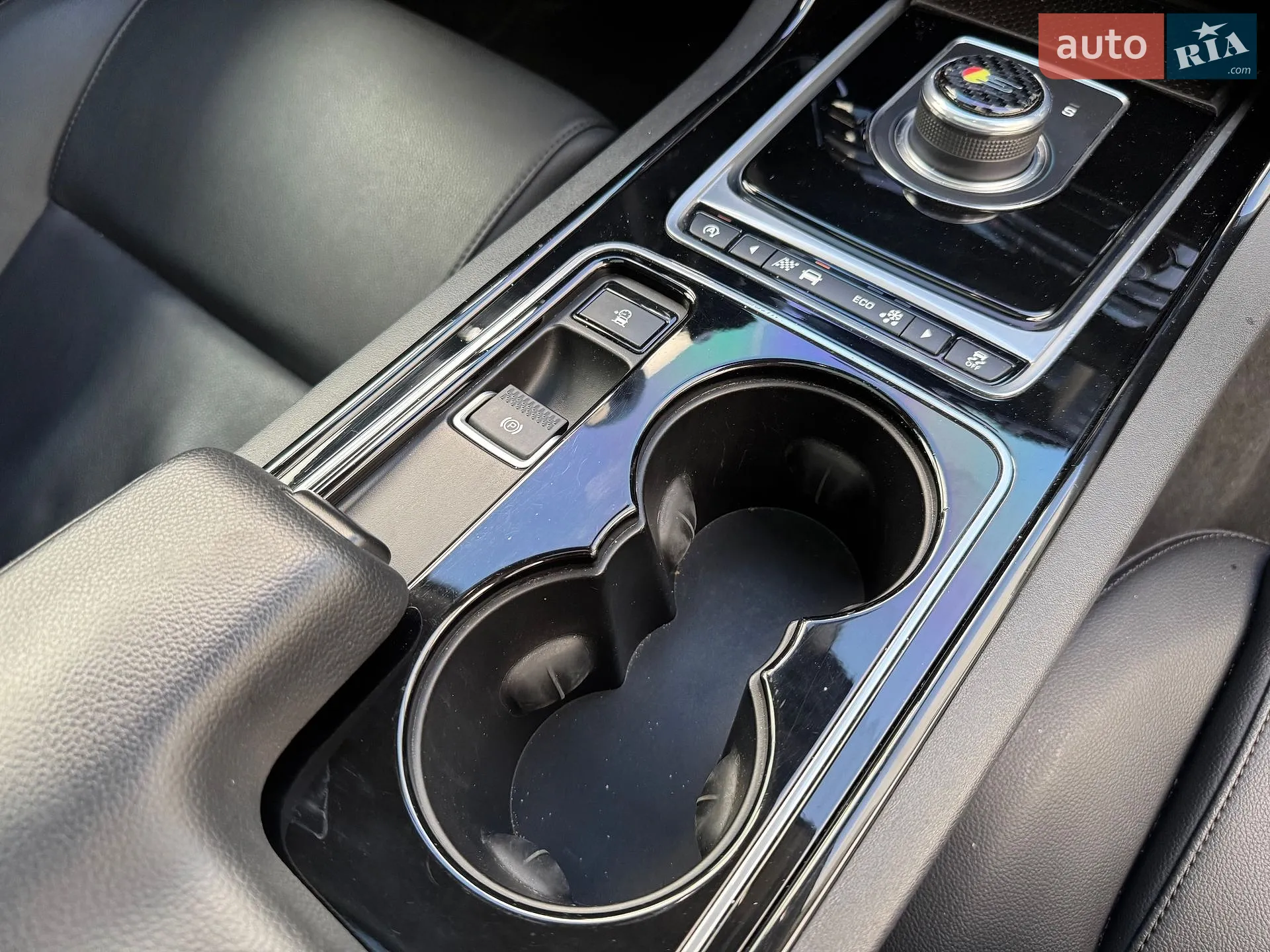 2016 Jaguar XE - мініатюра 60