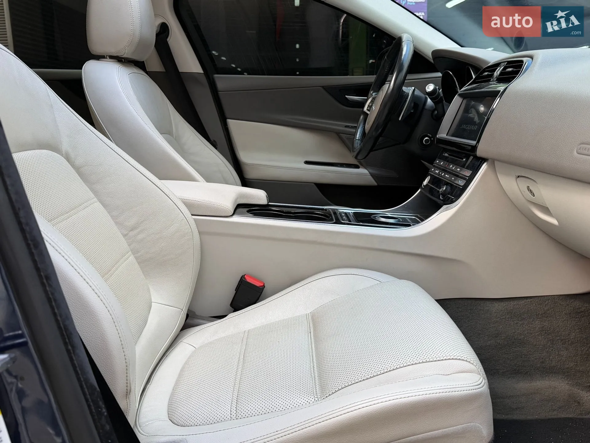 2016 Jaguar XE - мініатюра 20