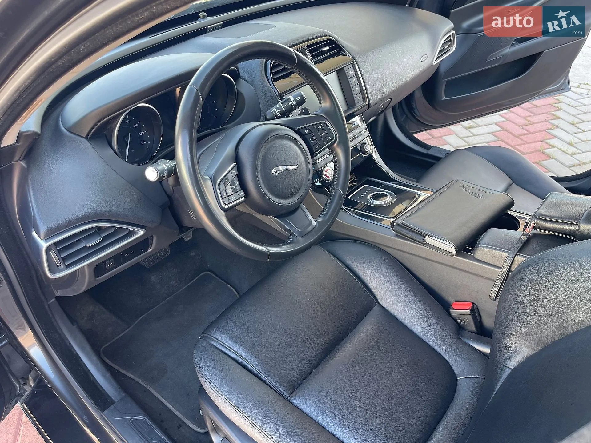 2016 Jaguar XE - мініатюра 13