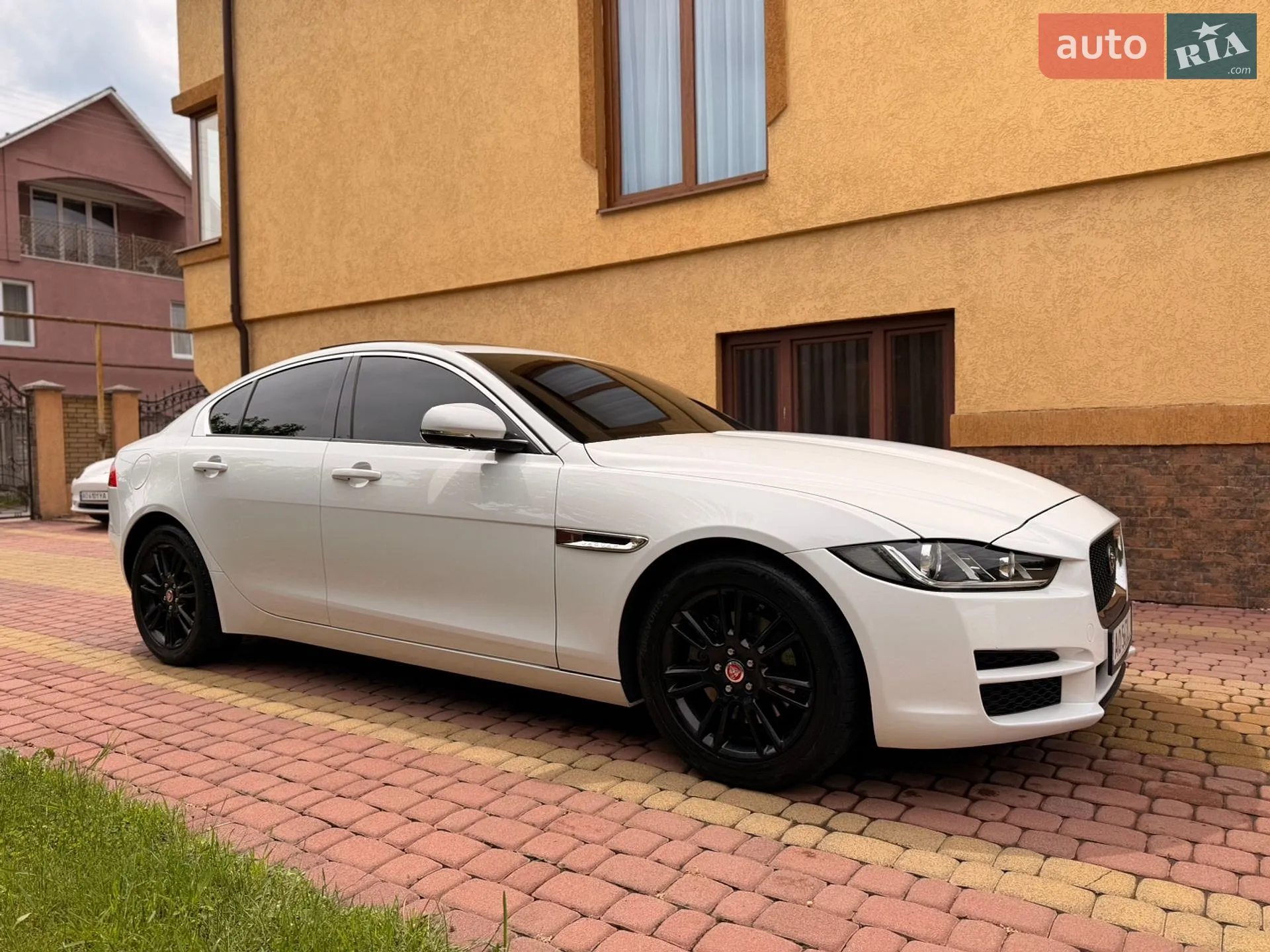 2018 Jaguar XE - мініатюра 5