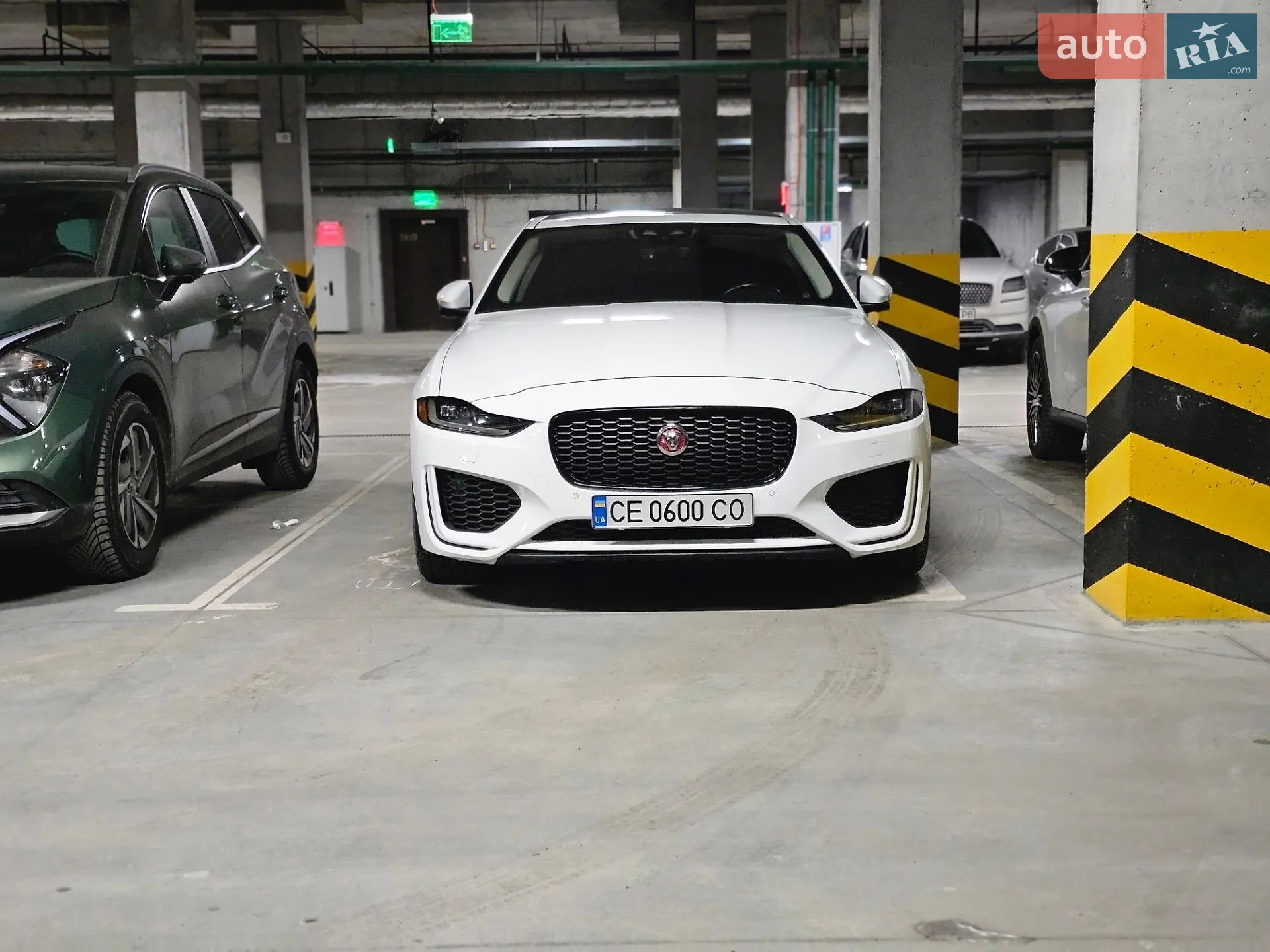 2020 Jaguar XE - мініатюра 2